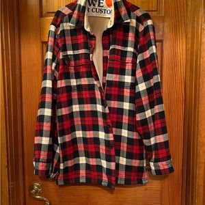 L.L. Bean mens fleece lined flannel size M button down shirt. Im 6ft fits great